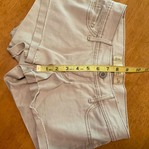 Hollister low rise light beige denim cutoff shorts size 1/W25 - Picture 4 of 5